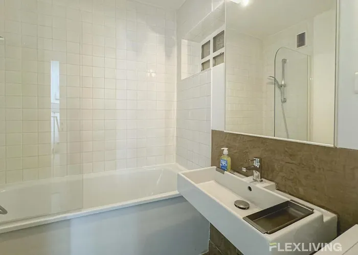 Flexliving - - Friant *
